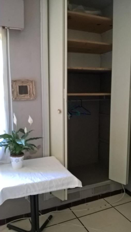Bed and Breakfast Chez Naomi Saint-Jean-de-Cornies Екстер'єр фото