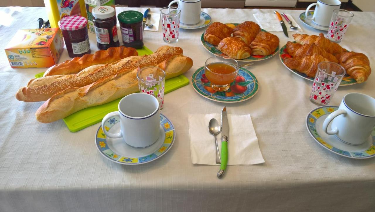 Bed and Breakfast Chez Naomi Saint-Jean-de-Cornies Екстер'єр фото